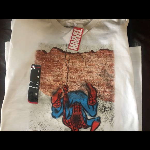 HP🕷NWT 🕷Spider Man Shirt. For Men Or Boys 🕷 - Picture 5 of 10